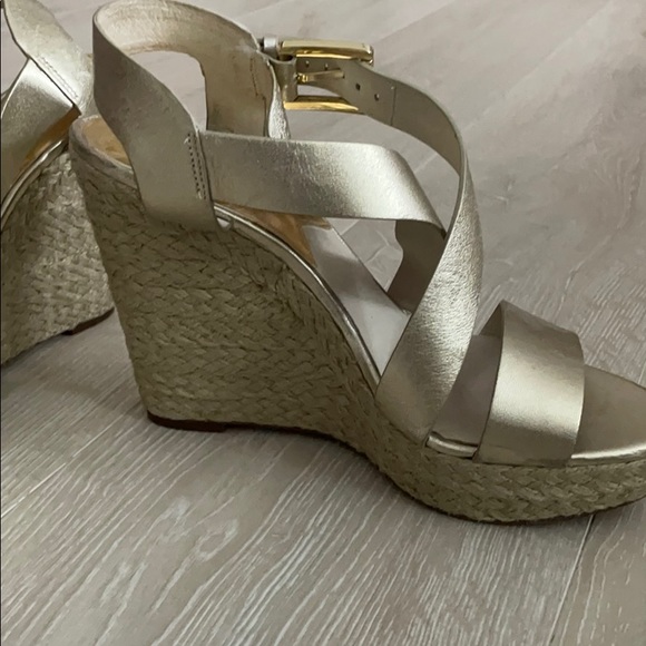 MICHAEL KORS Gold Metallic Wedge - Picture 2 of 6